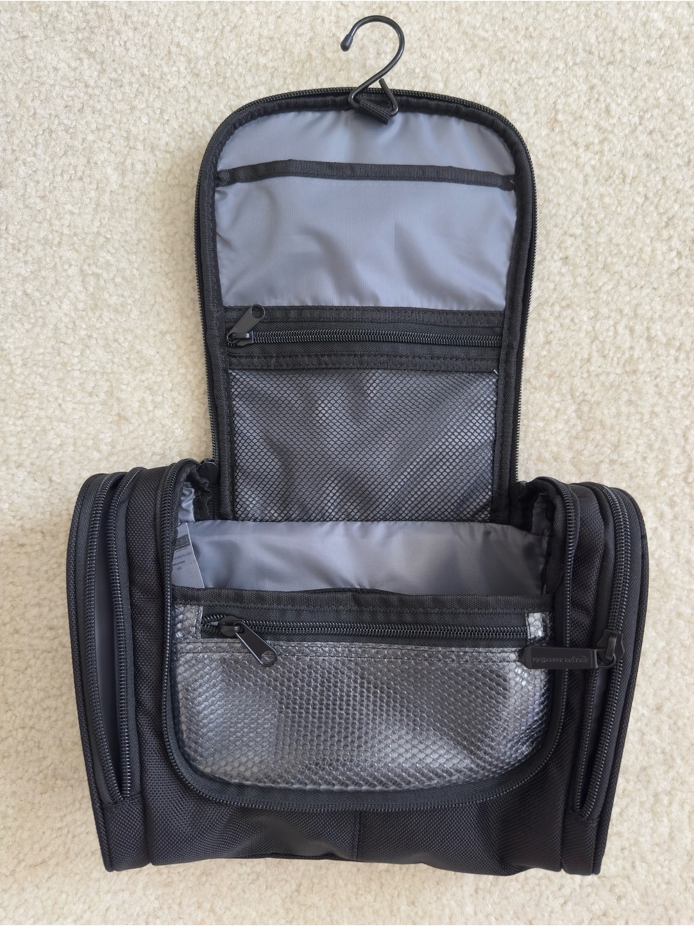BRAND NEW AMAZON TOILETRY HANGING BAG - LARGE